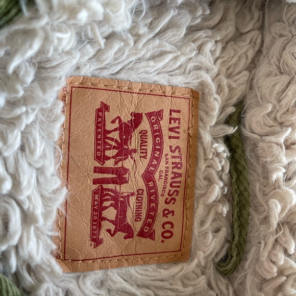 Levis green jacket (selling for my gf) - Picture 2 of 5